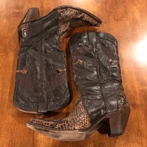Size 9 women’s  cowboy boot
